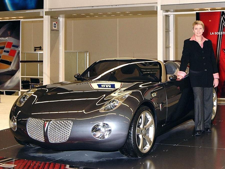  Pontiac Solstice Roadster Concept 2002 года  (фото 16 из 34)